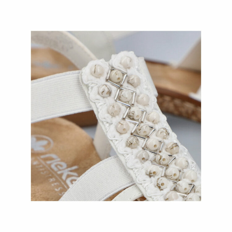 Sandales blanches pour femme de la marque Rieker. Référence : 62809-60 Cotton. Disponible chez Chauss'Family magasin de chaussures à Issoire.