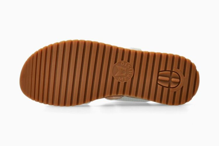 Sandales réglables pour femme marque Mephisto. Référence : Jade White 47368. Disponible chez Chauss'Family magasin de chaussures à Issoire.