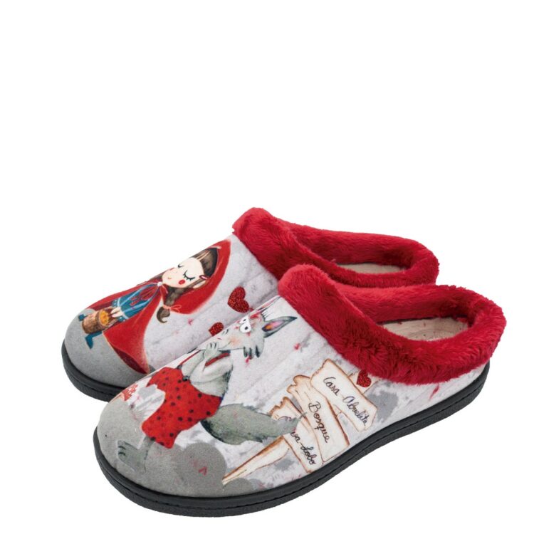 Mules motif Chaperon rouge pour femme de la marque Plumaflex. Référence : Lobo 12213. Chauss'Family Issoire magasin de chaussures à Issoire.