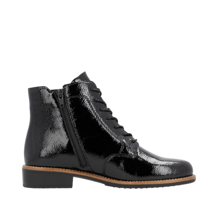 Bottines à lacets vernies pour femme marque Remonte. Référence D0F79-00 Schwarz. Disponible chez Chauss'Family magasin de chaussures Issoire.