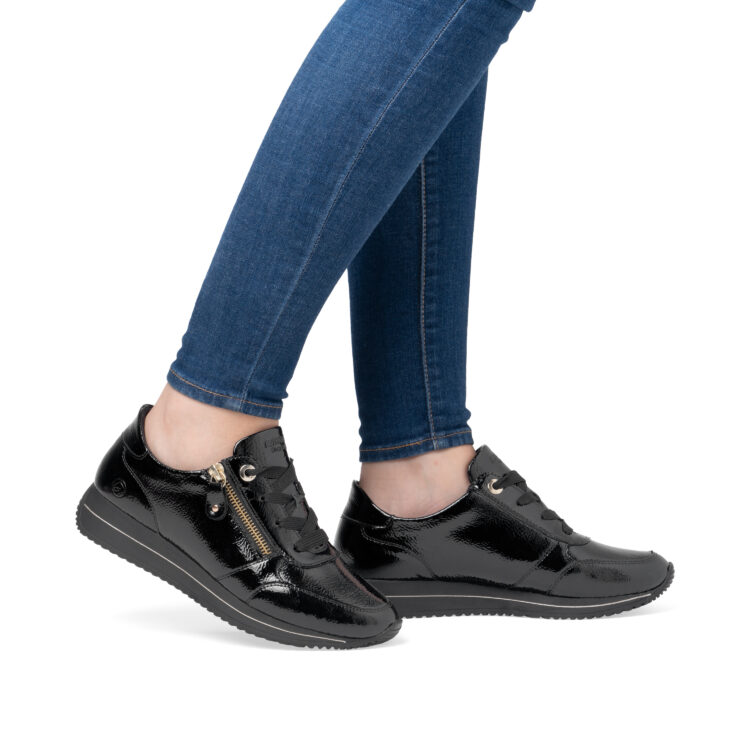 Baskets noires pour femme marque Remonte. Référence D0H11-00 Black. Disponible chez Chauss'Family magasin de chaussures à Issoire.