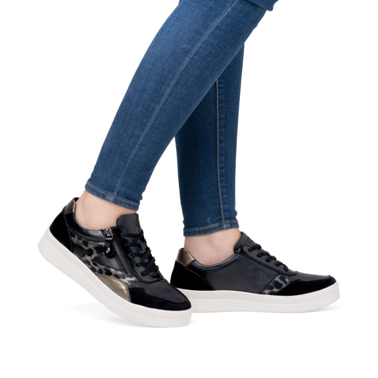 Baskets noires pour femme marque Remonte. Référence D0J04-03 Schwarz. Disponible chez Chauss'Family magasin de chaussures à Issoire.