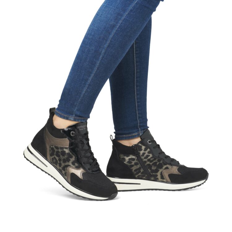 Baskets montantes léopard pour femme marque Remonte. Référence D1G71-03 Schwarz. Disponible chez Chauss'Family magasin de chaussures Issoire