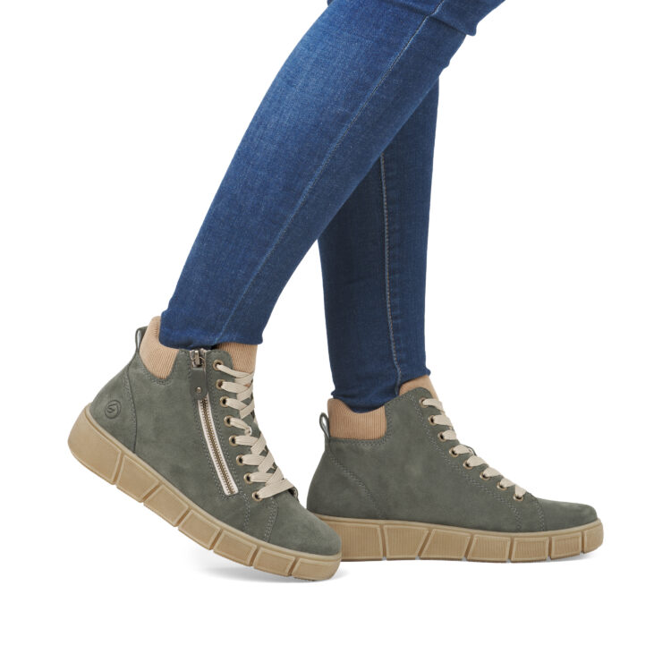 Baskets montantes vertes pour femme marque Remonte. Référence D1T70-54 Moor. Disponible chez Chauss'Family magasin de chaussures Issoire.