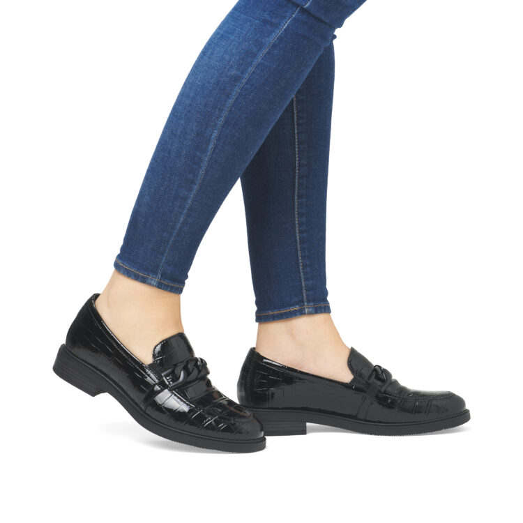 Mocassins noirs pour femme de la marque Remonte. Référence D1U00-00 Black. Disponible chez Chauss'Family magasin de chaussures à Issoire.