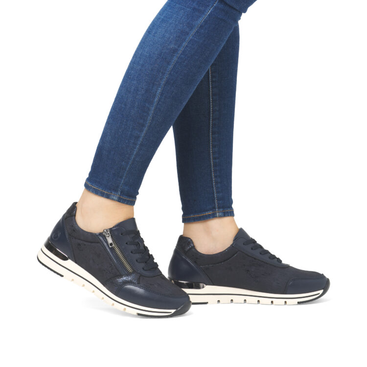 Baskets bleu marine pour femme marque Remonte. Référence R6700-15 navy. Disponible chez Chauss'Family magasin de chaussures à Issoire.