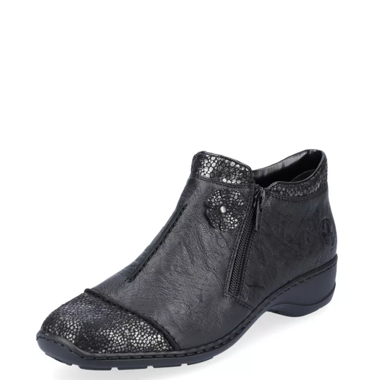 Bottines noires pour femme de la marque Rieker. Référence 58388-01 Schwarz. Disponible chez Chauss'Family magasin de chaussures à Issoire.