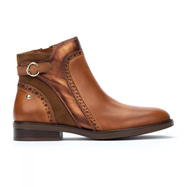 Bottines marron pour femme marque Pikolinos. Référence Puertollano W3C-8553C1 Brandy. Disponible chez Chauss'Family magasin de chaussures Issoire.