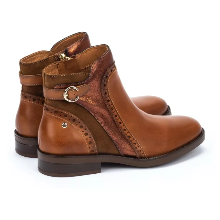 Bottines marron pour femme marque Pikolinos. Référence Puertollano W3C-8553C1 Brandy. Disponible chez Chauss'Family magasin de chaussures Issoire.