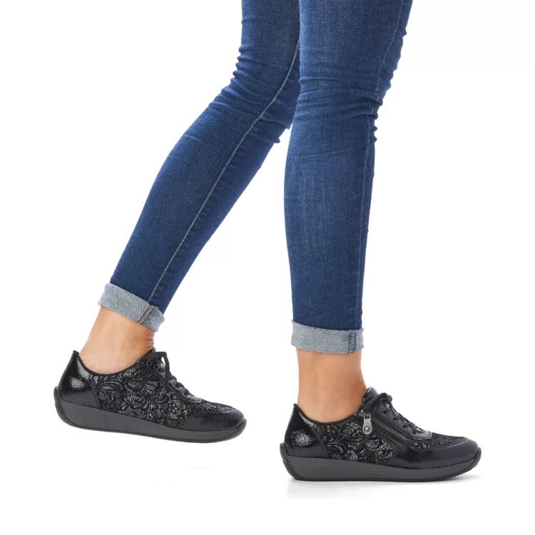 Baskets noires pour femme marque Rieker. Référence N1112-00 Black. Disponible chez Chauss'Family magasin de chaussures Issoire