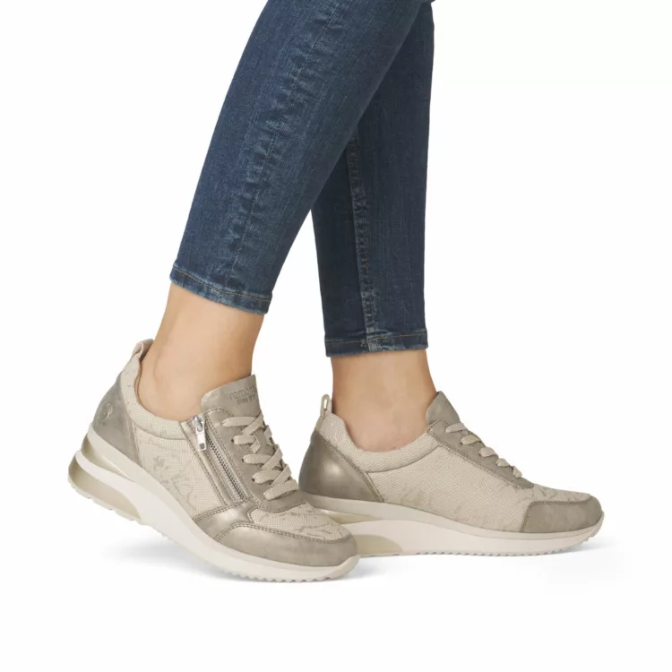 Baskets compensées beiges pour femme marque Remonte. Référence D2401-61 Perle. Disponible chez Chauss'Family magasin de chaussures à Issoire.