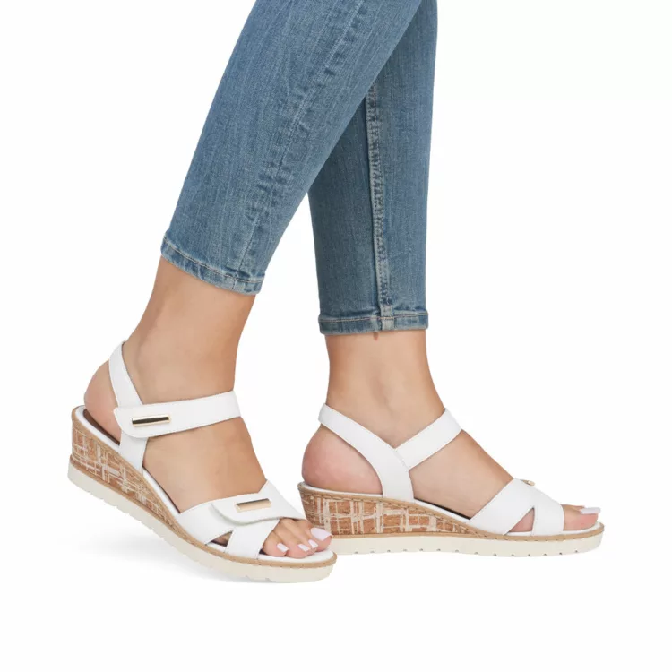 Sandales élastiquées compensées pour femme de la marque Remonte. Référence : R6266-80 Blanc . Disponible chez Chauss'Family magasin de chaussures à Issoire.